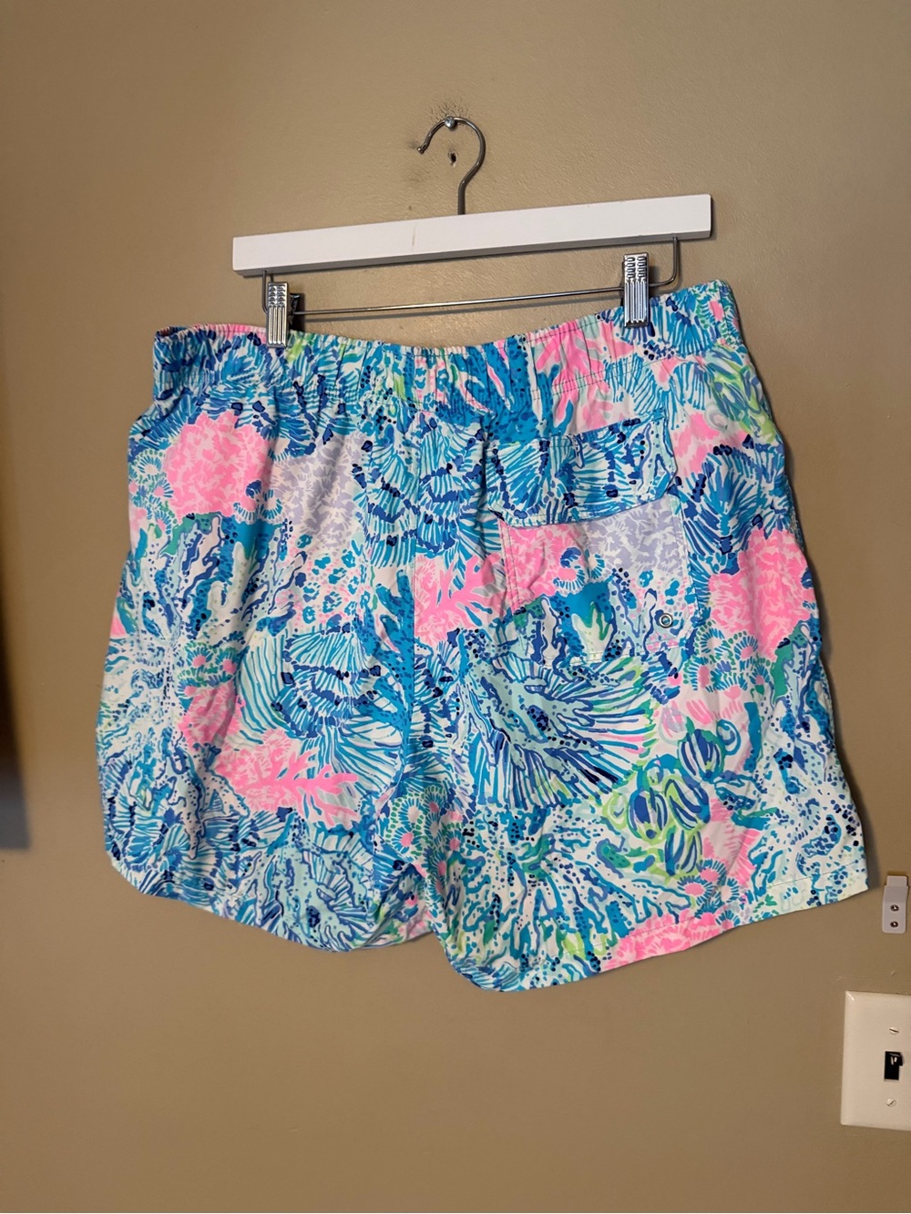 Lilly Pulitzer Men’s Blue & Pink Capri Trunk Swim Shorts - Picture 3 of 7